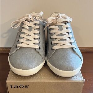 Taos Footwear Gray Athletic Shoes